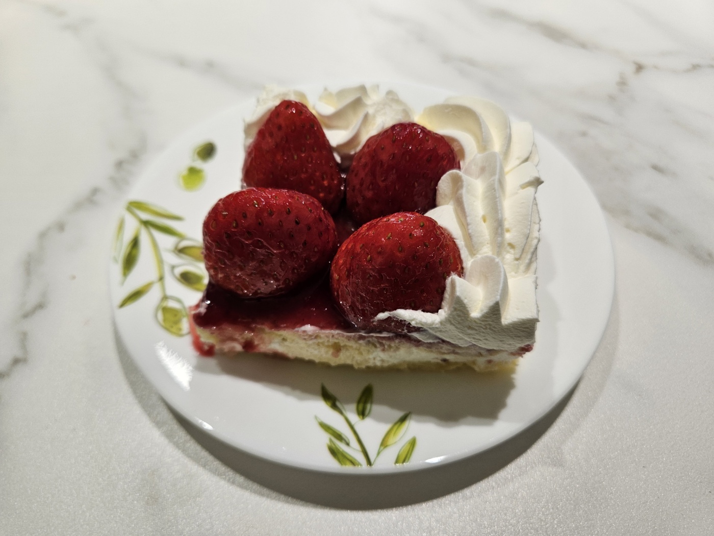 코스트코 딸기트라이플 케익 한 조각